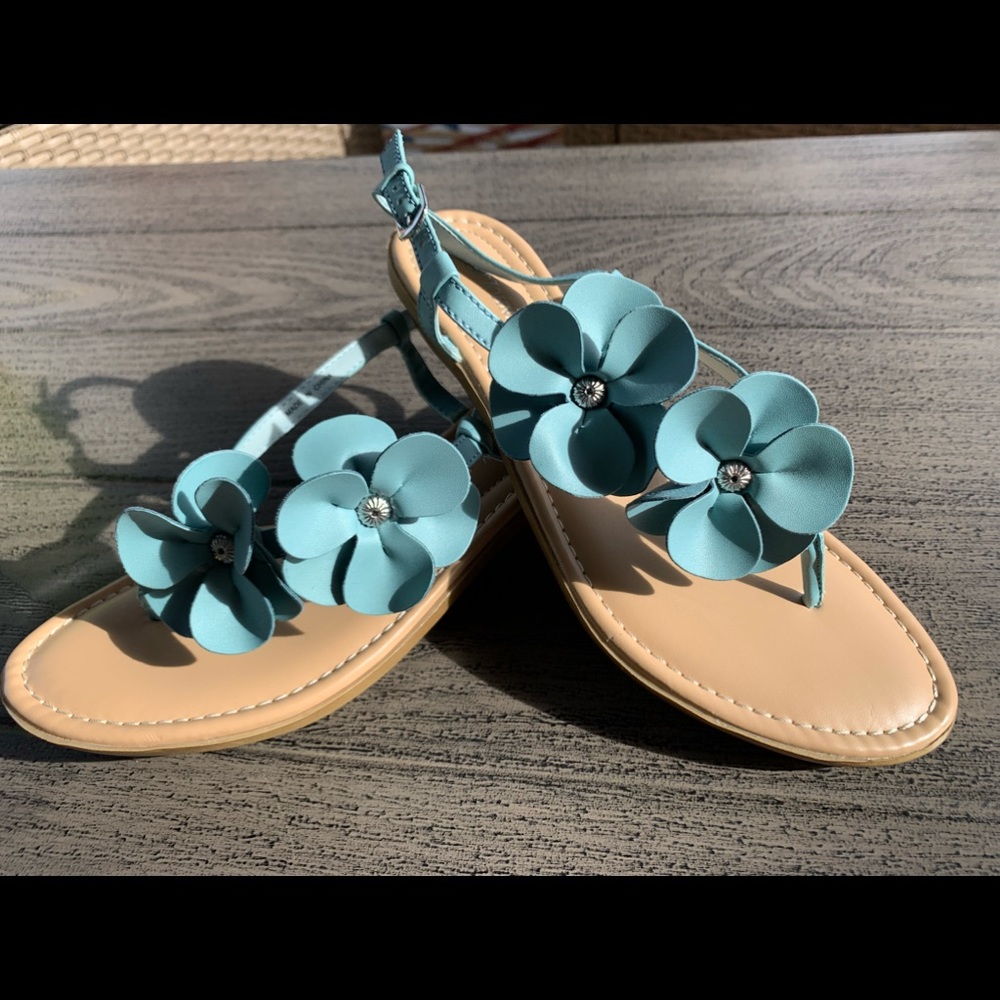 St. John’s Bay Sandals size 8 Blue, LT Blue, thong style, adjustable straps NWT